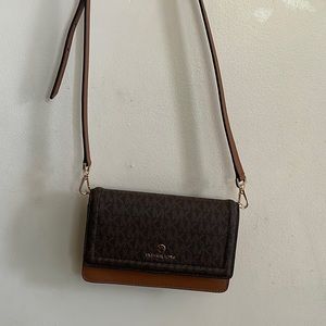 Jet Set Small Logo Smartphone convertible crossbody Bag